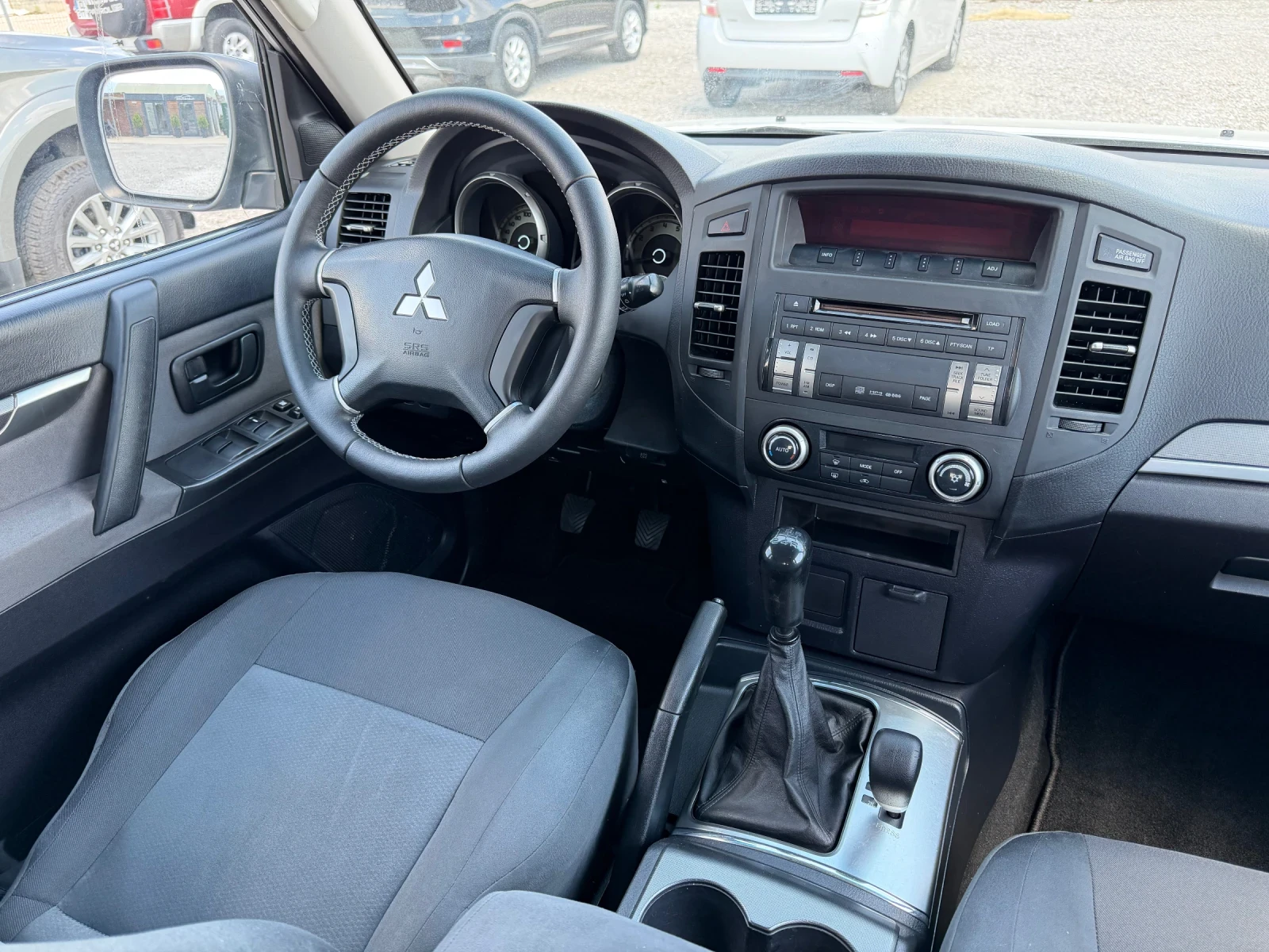Mitsubishi Pajero 3.2 DI-D, снимка 10 - Автомобили и джипове - 56209555