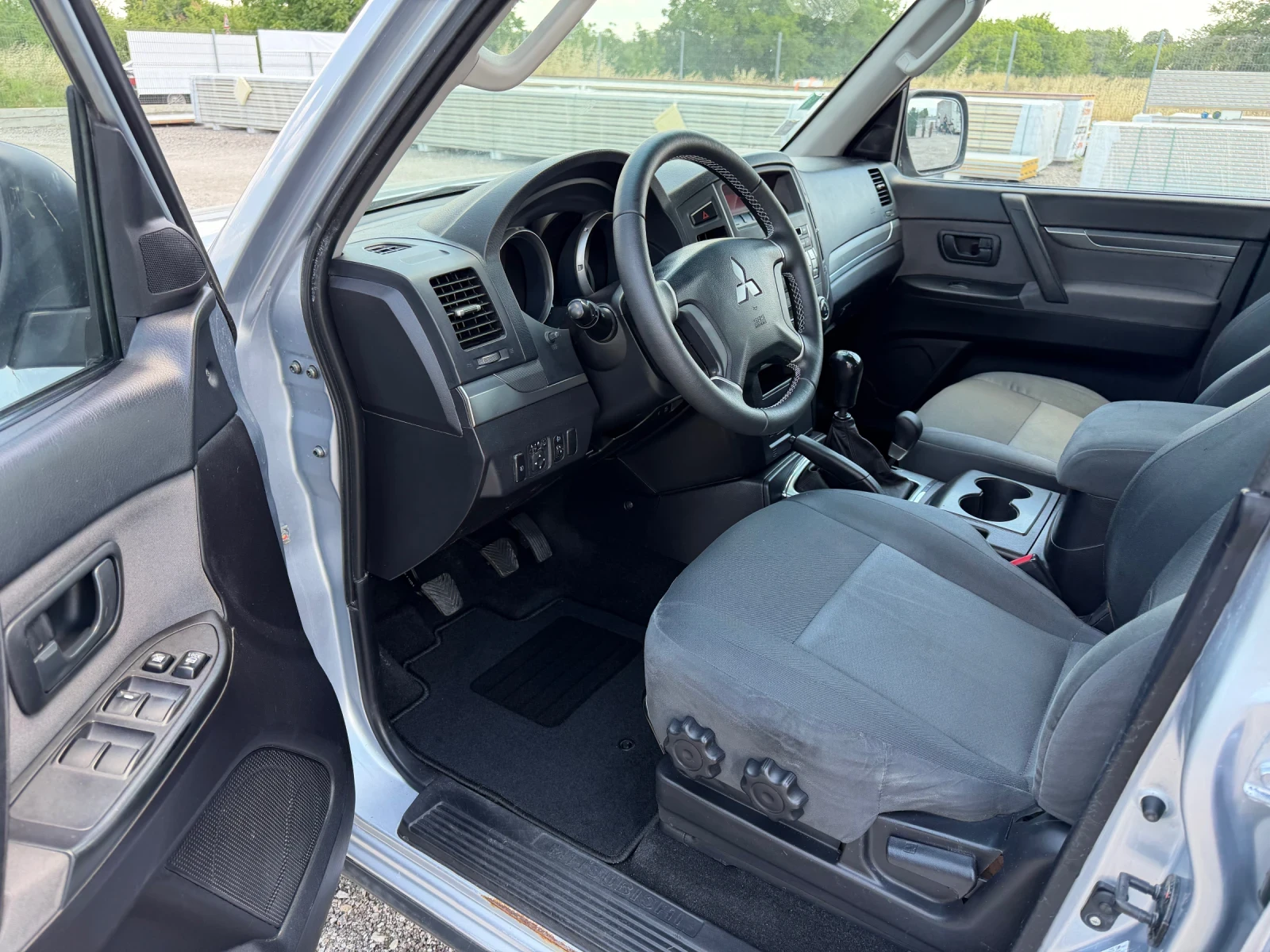 Mitsubishi Pajero 3.2 DI-D, снимка 8 - Автомобили и джипове - 56209555