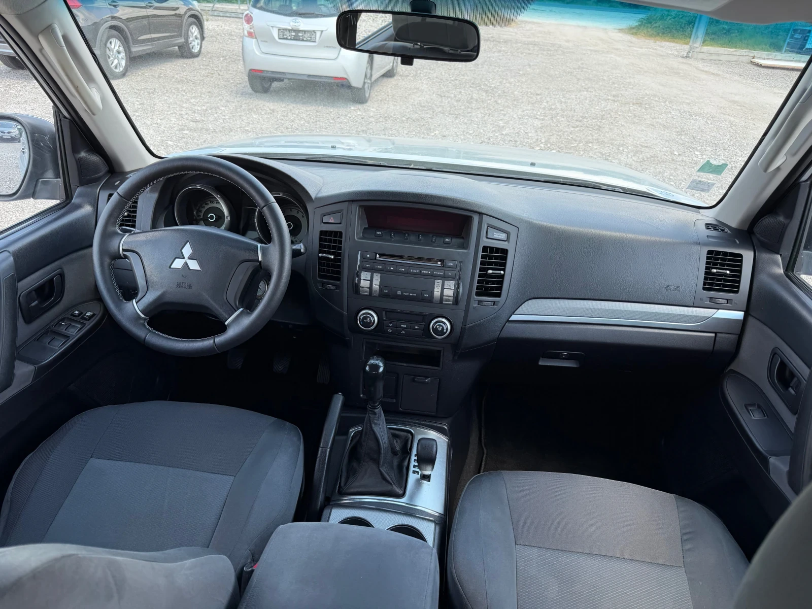 Mitsubishi Pajero 3.2 DI-D, снимка 9 - Автомобили и джипове - 56209555