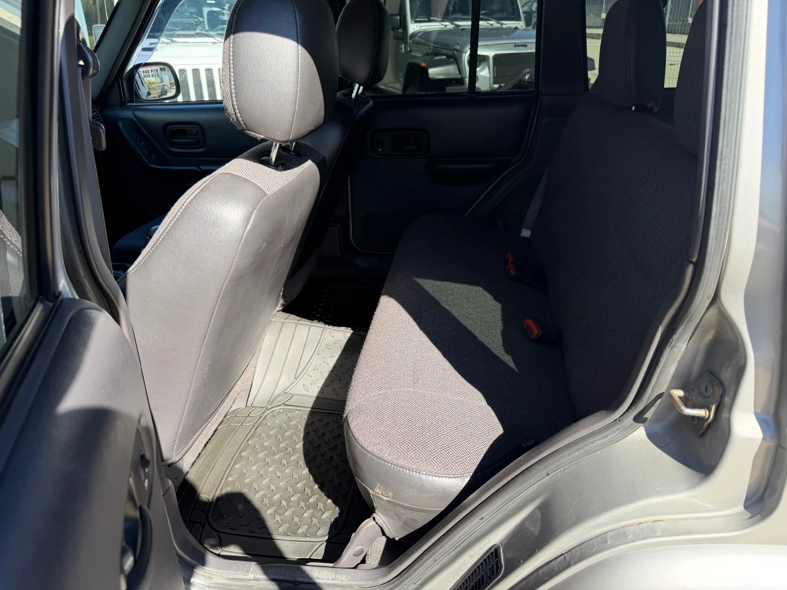 Jeep Cherokee 2.5. 116кс, снимка 11 - Автомобили и джипове - 56346233