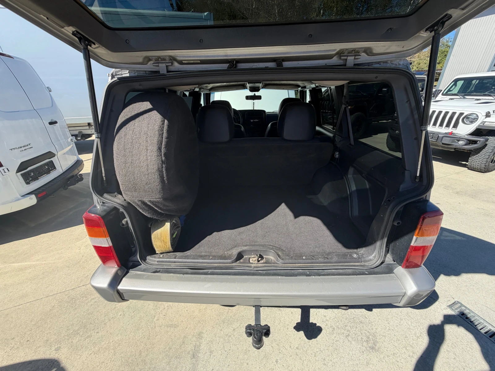 Jeep Cherokee 2.5. 116кс, снимка 12 - Автомобили и джипове - 56346233
