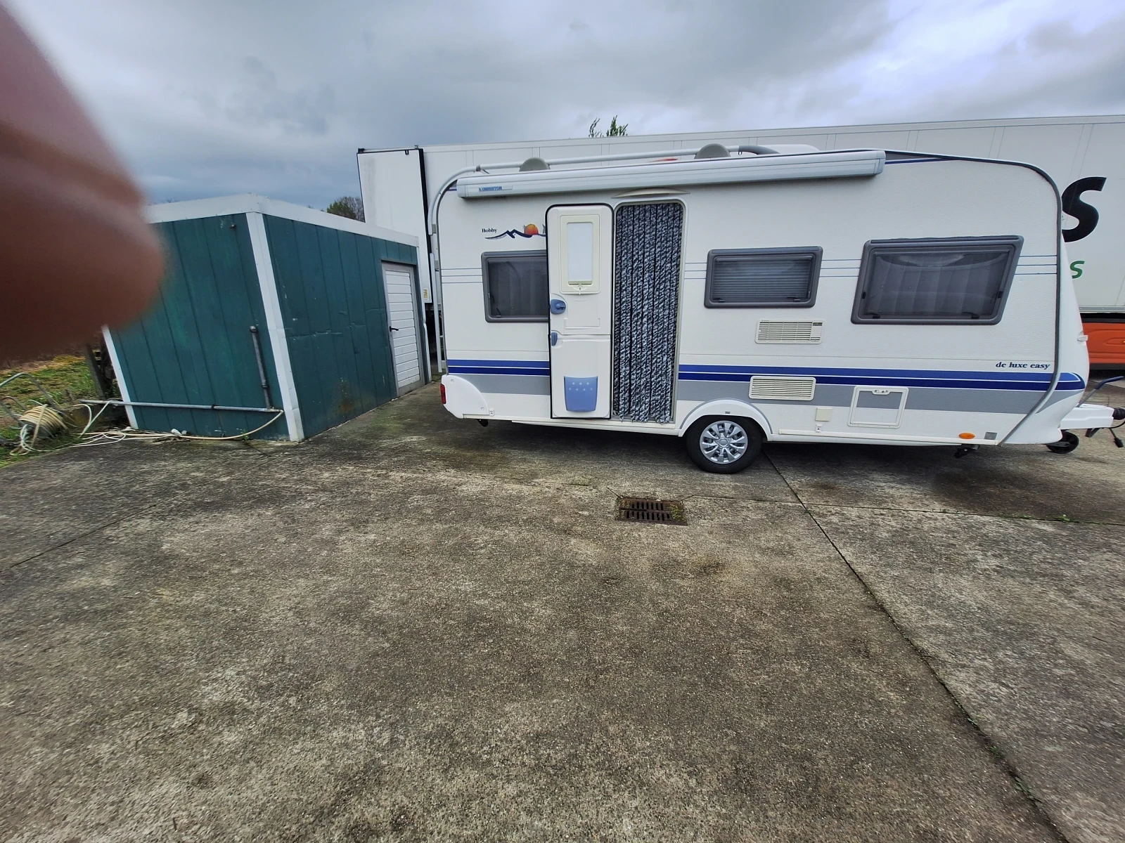 Каравана Hobby Delyx  450, снимка 5 - Каравани и кемпери - 54216345