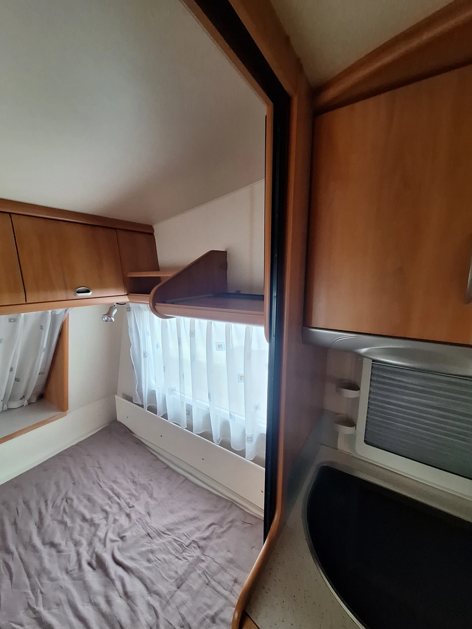 Каравана Hobby Delyx  450, снимка 14 - Каравани и кемпери - 54216345