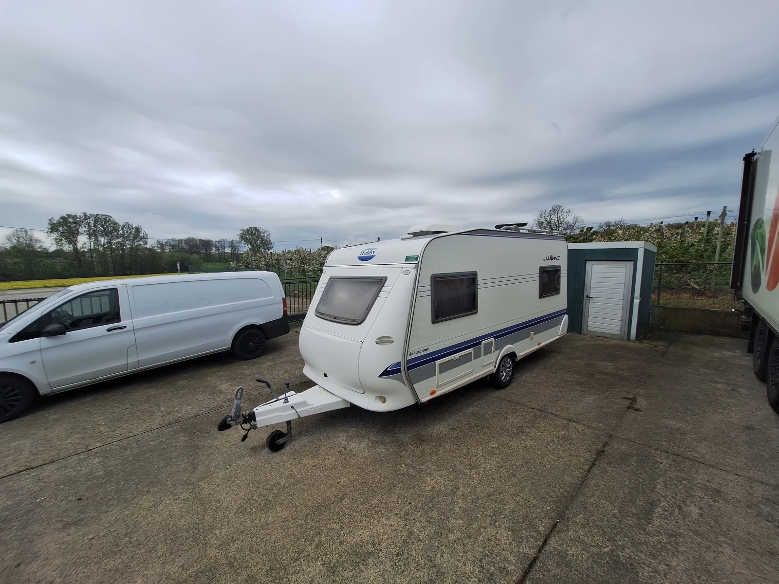 Каравана Hobby Delyx  450