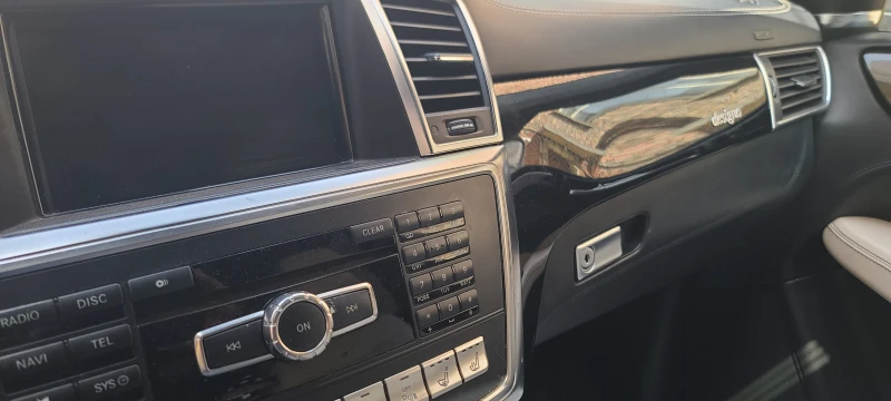 Mercedes-Benz ML 550 designo AMG, снимка 15 - Автомобили и джипове - 52456820