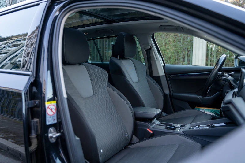 Skoda Octavia ACC/Distronic Панорама, снимка 10 - Автомобили и джипове - 53126546