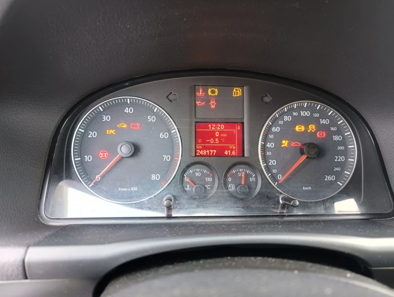 VW Touran Ван , снимка 8 - Автомобили и джипове - 53142996