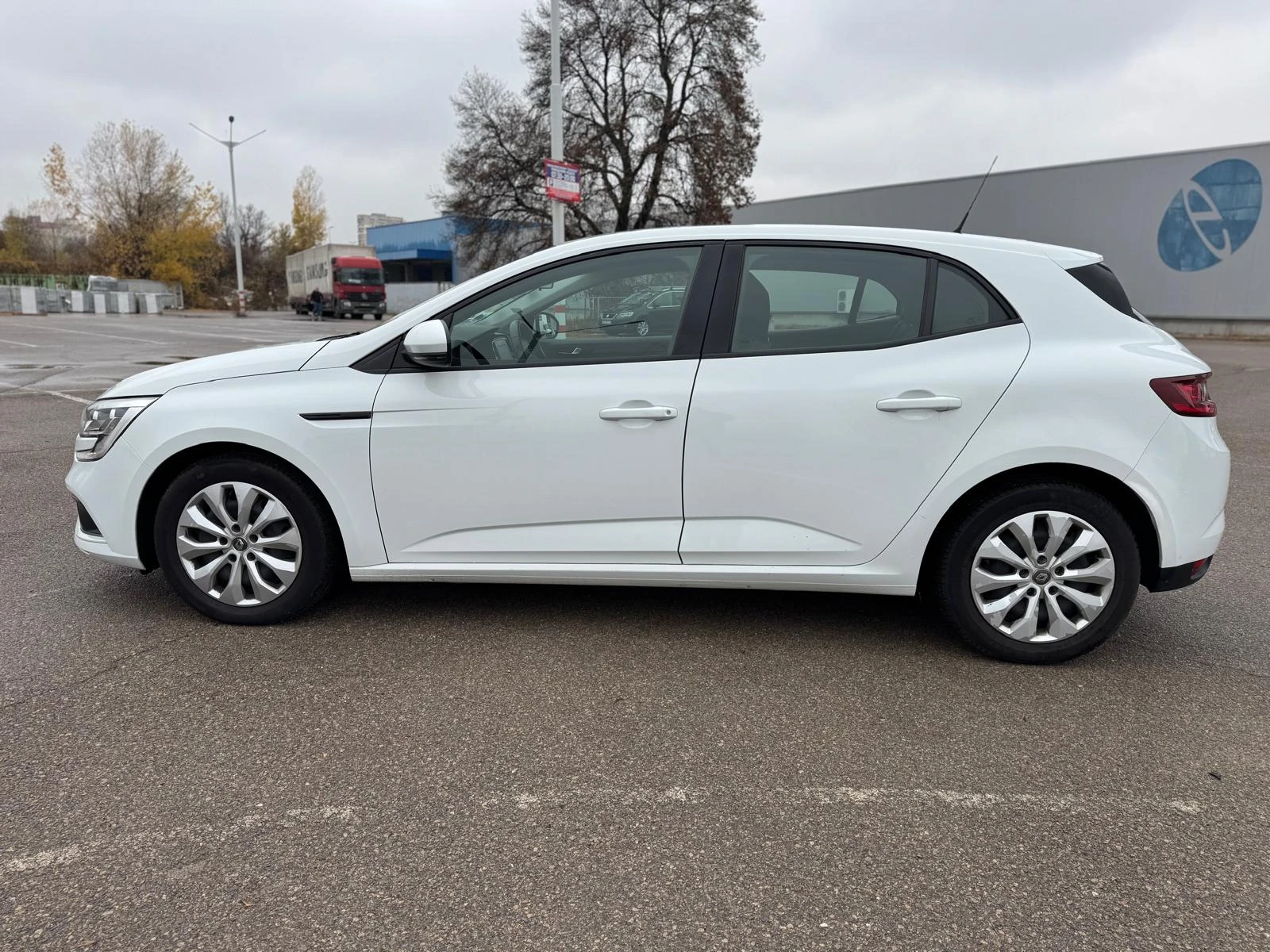 Renault Megane 1.5dCI-96-6ск-NAVI-FACELIFT  - изображение 8