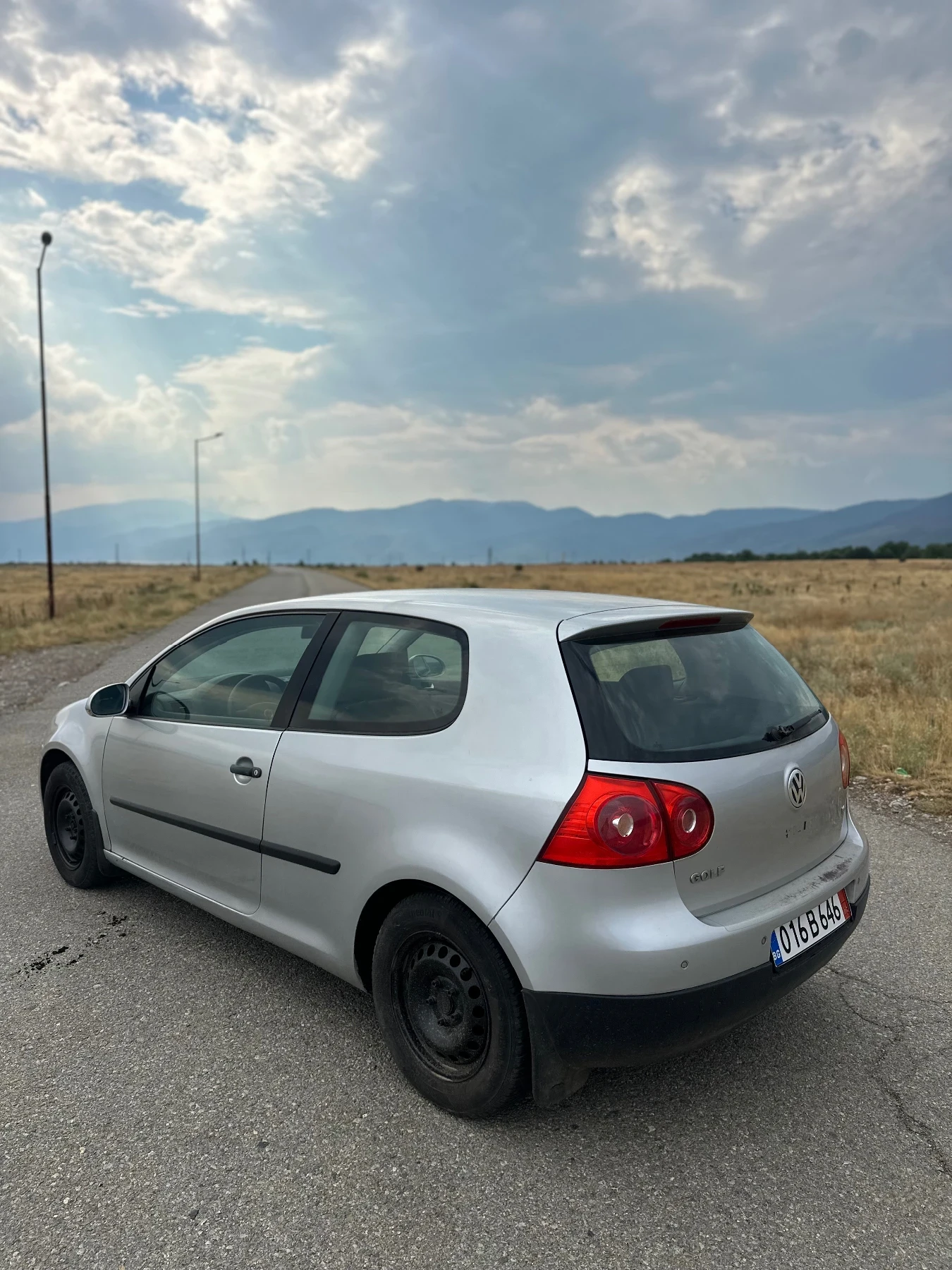 VW Golf 1.6 АВТОМАТИК - изображение 4