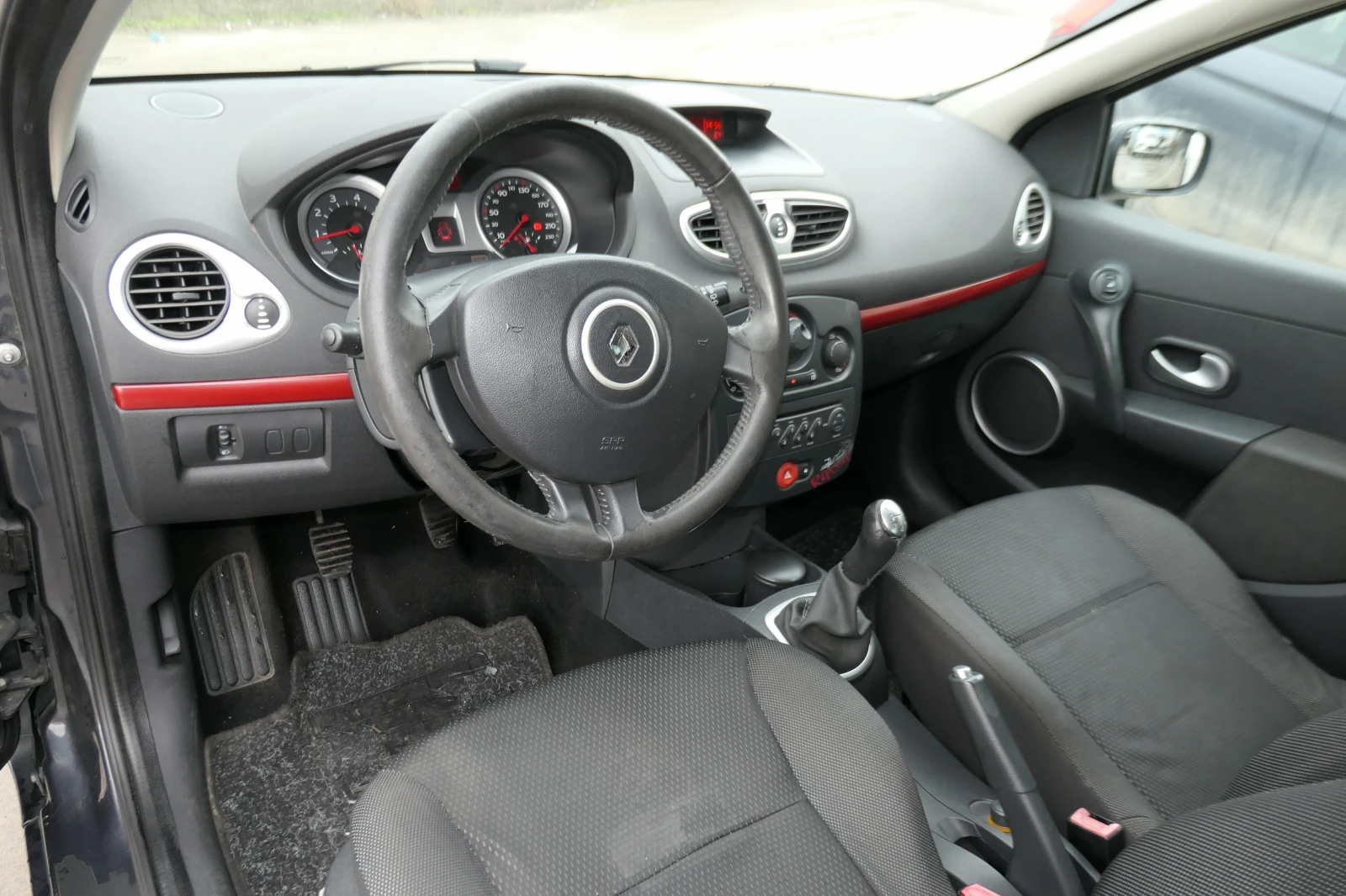 Renault Clio 1.2 16V RIP CURL КЛИМАТИК - изображение 10