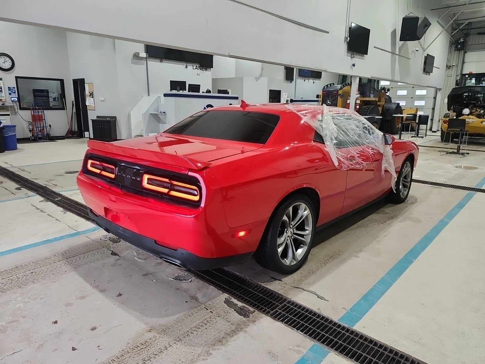 Dodge Challenger 3.6L 6cyl Rear Wheel Drive, снимка 3 - Автомобили и джипове - 53917876