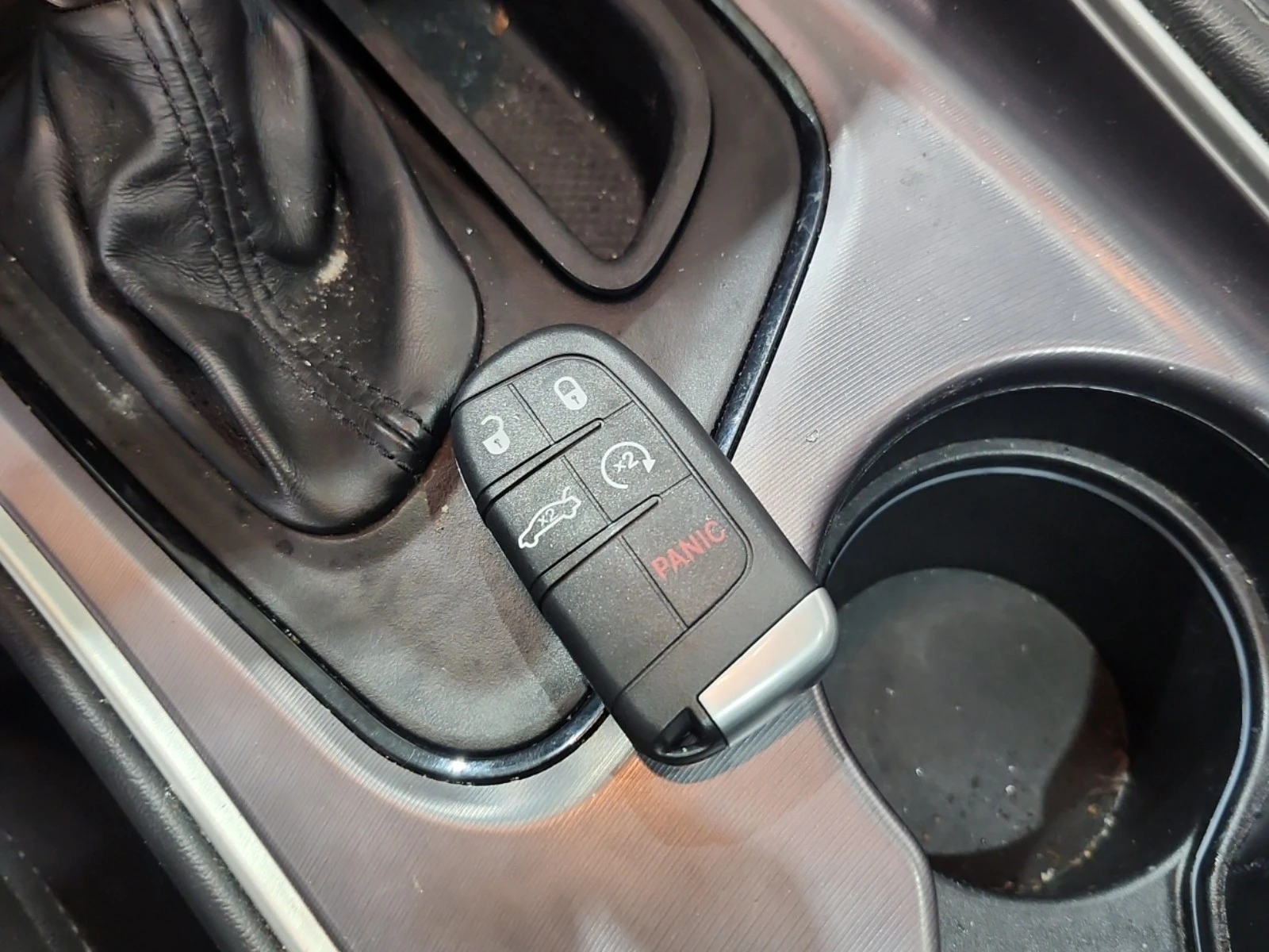 Dodge Challenger 3.6L 6cyl Rear Wheel Drive, снимка 8 - Автомобили и джипове - 53917876