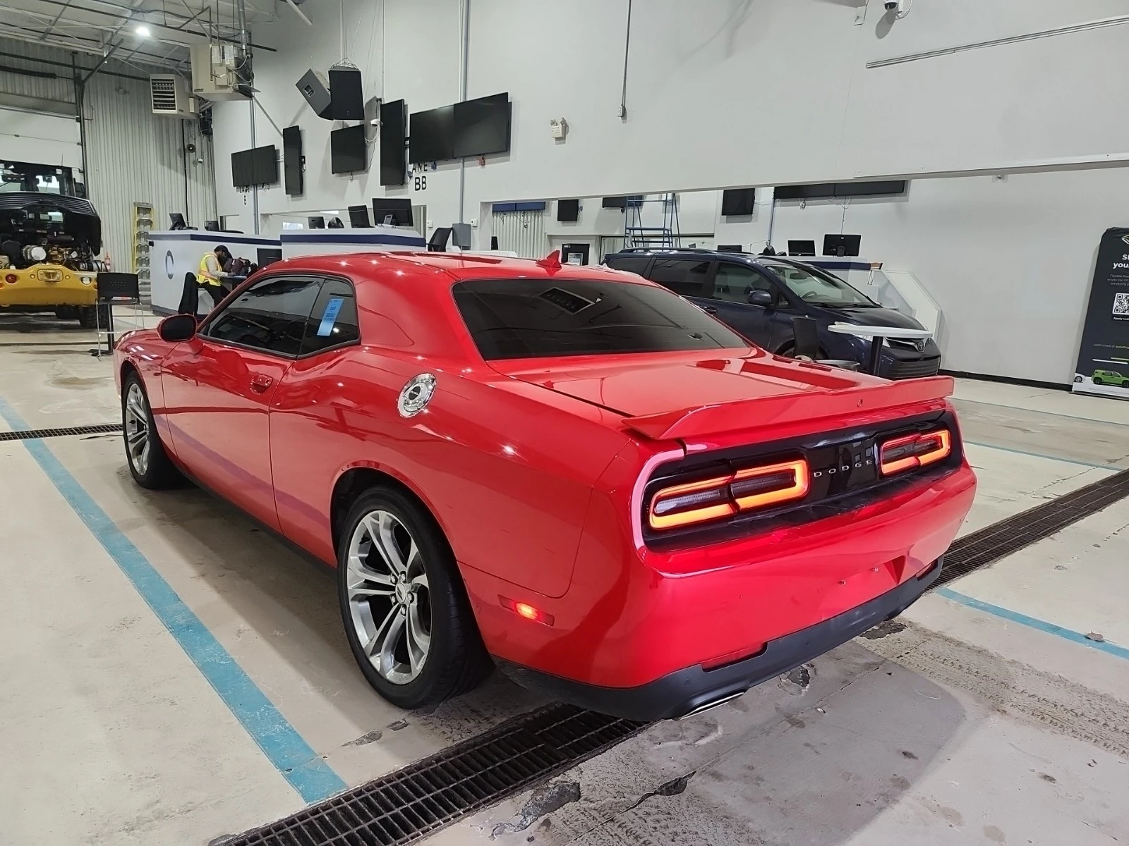 Dodge Challenger 3.6L 6cyl Rear Wheel Drive, снимка 4 - Автомобили и джипове - 53917876