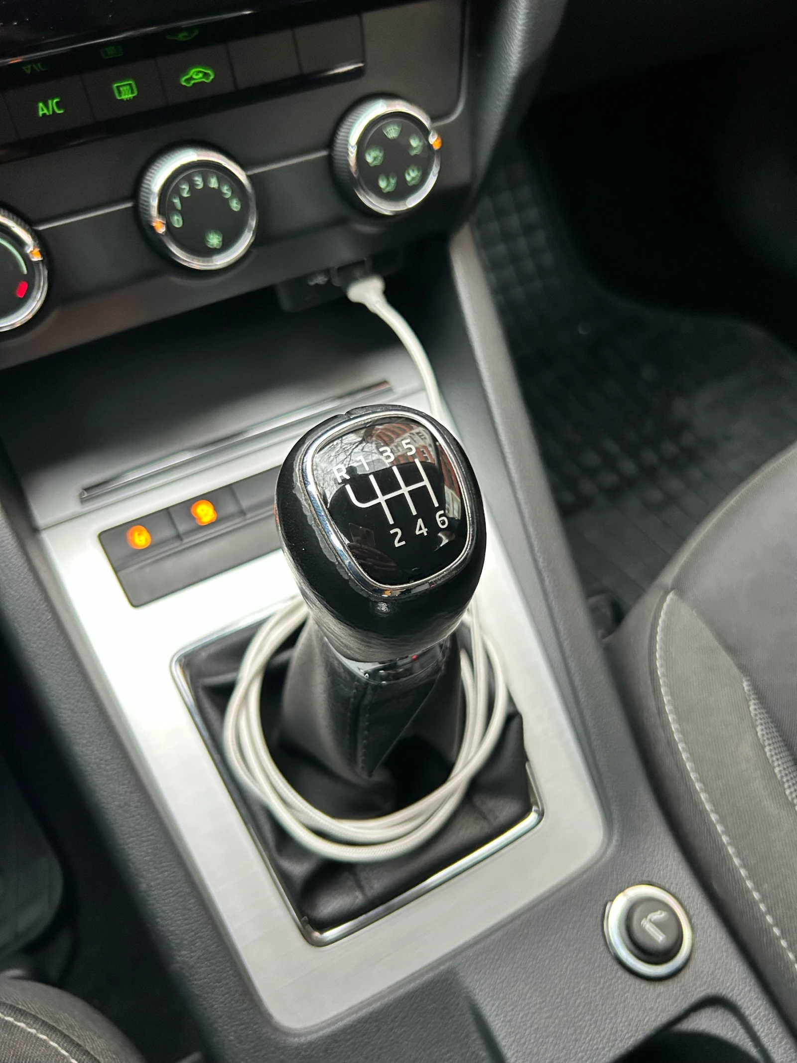 Skoda Octavia, снимка 14 - Автомобили и джипове - 54060406