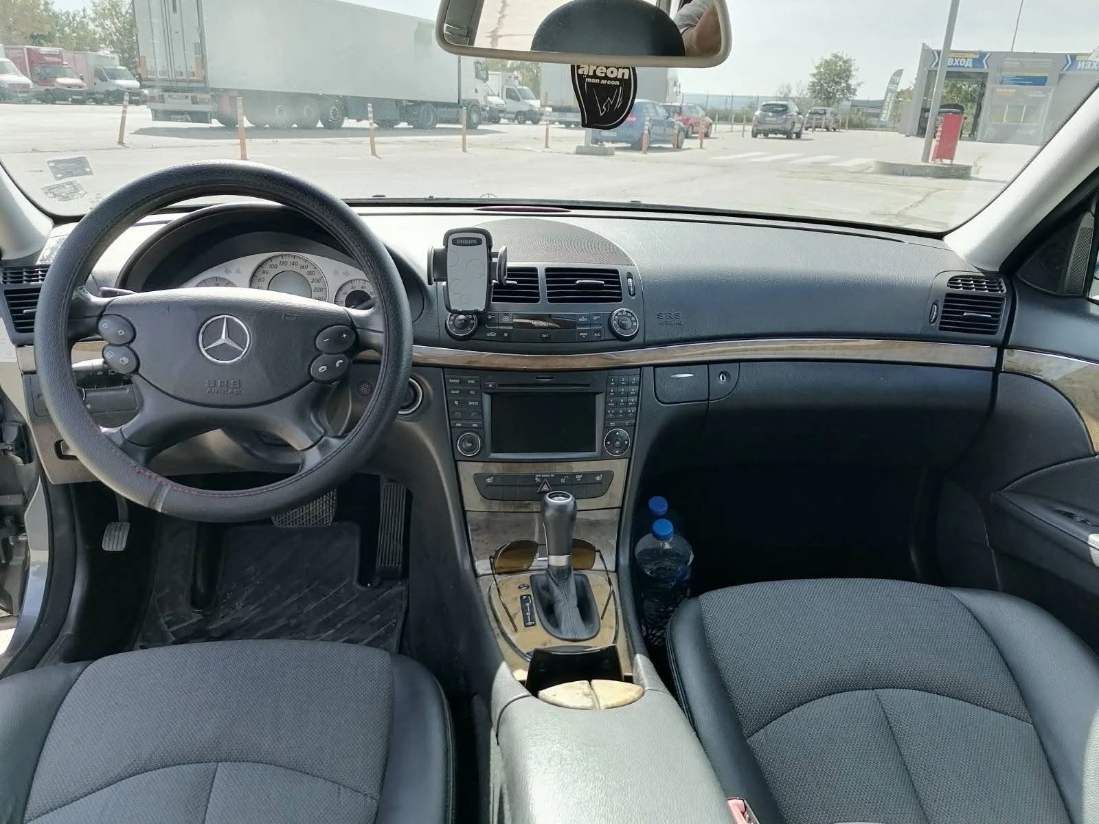 Mercedes-Benz E 200, снимка 13 - Автомобили и джипове - 54346805