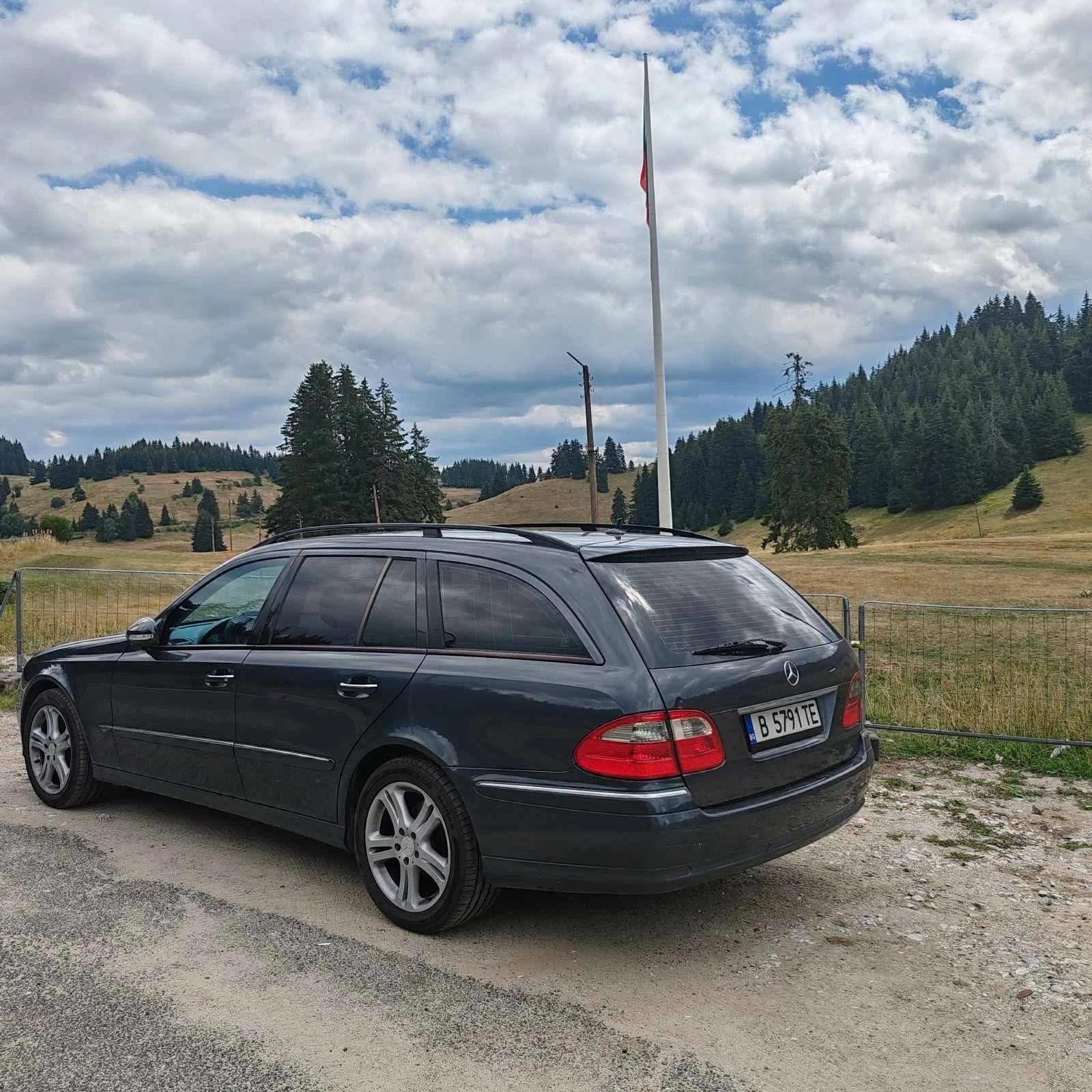 Mercedes-Benz E 200, снимка 10 - Автомобили и джипове - 54346805