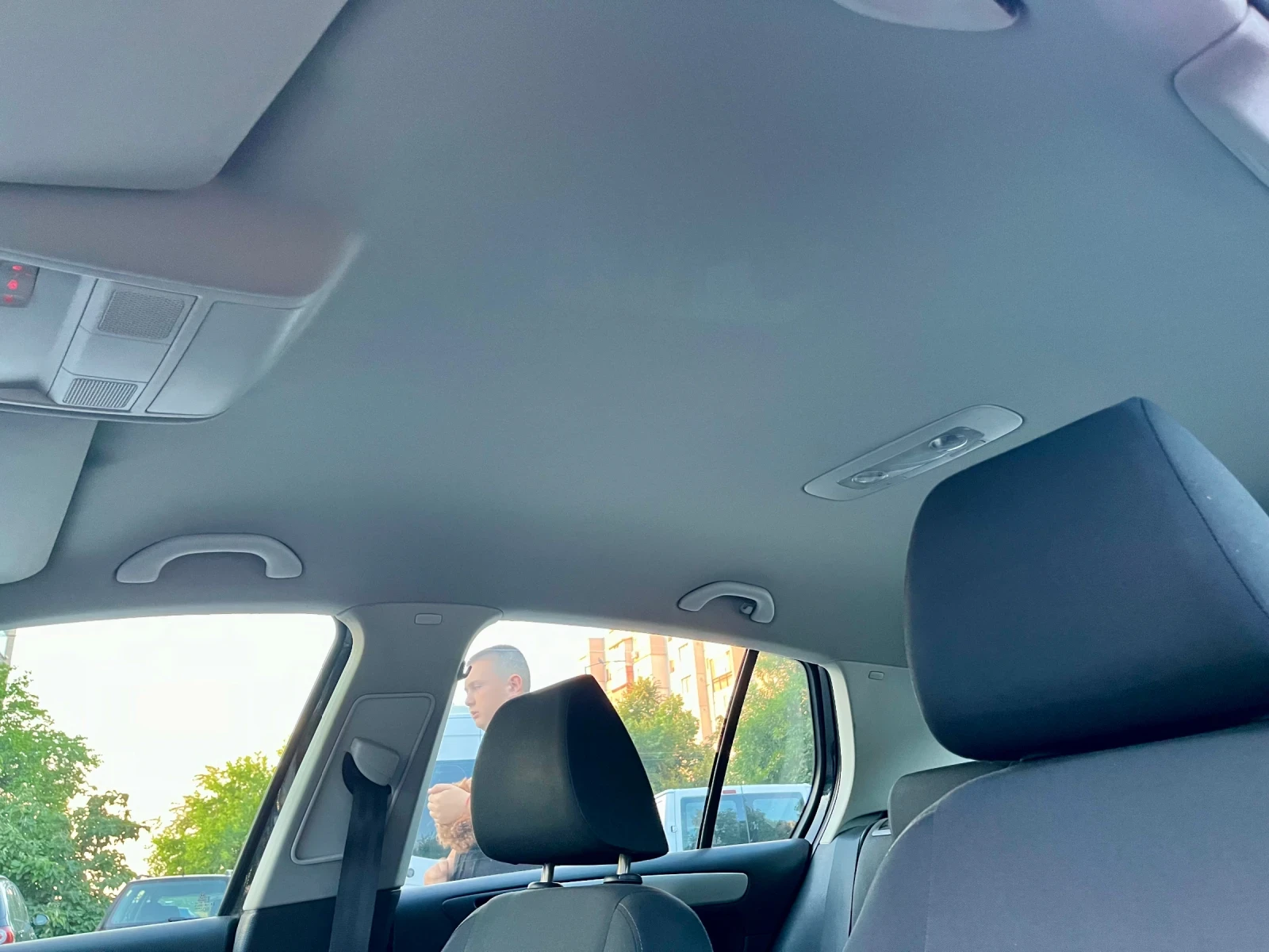 VW Golf 1.6 TDI, снимка 6 - Автомобили и джипове - 54857763