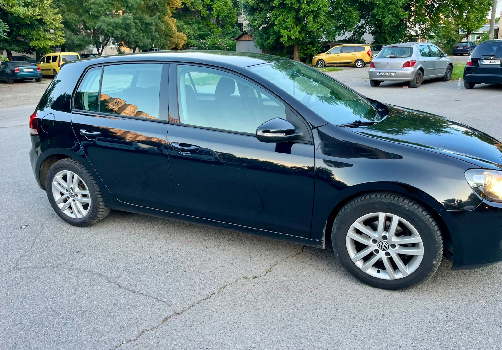VW Golf 1.6 TDI, снимка 4 - Автомобили и джипове - 54857763
