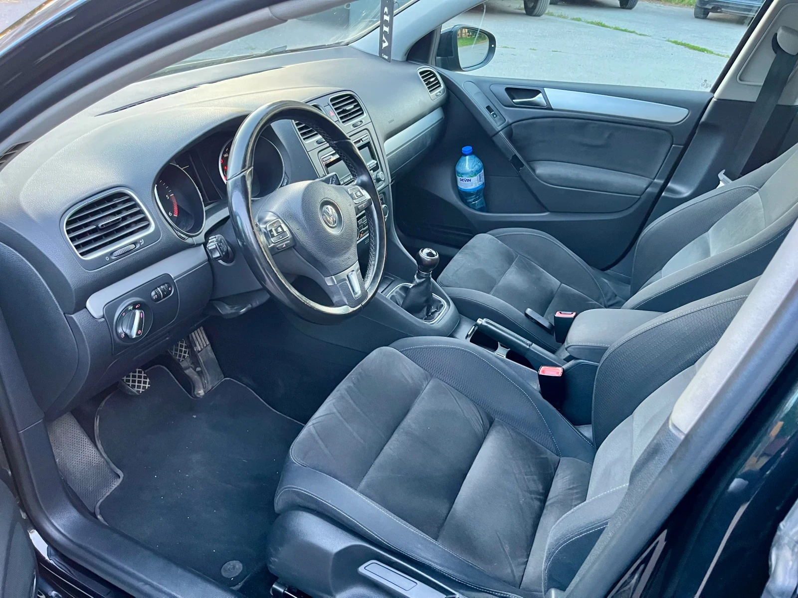 VW Golf 1.6 TDI, снимка 7 - Автомобили и джипове - 54857763