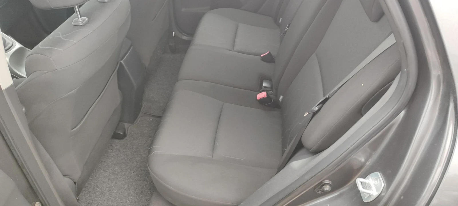 Toyota Auris 1.4I, снимка 9 - Автомобили и джипове - 54890613