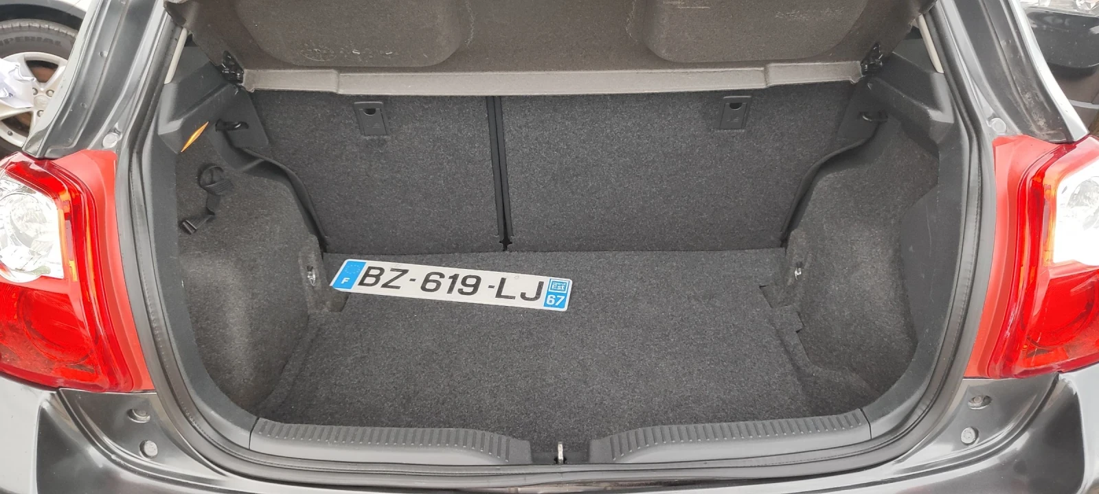 Toyota Auris 1.4I, снимка 10 - Автомобили и джипове - 54890613