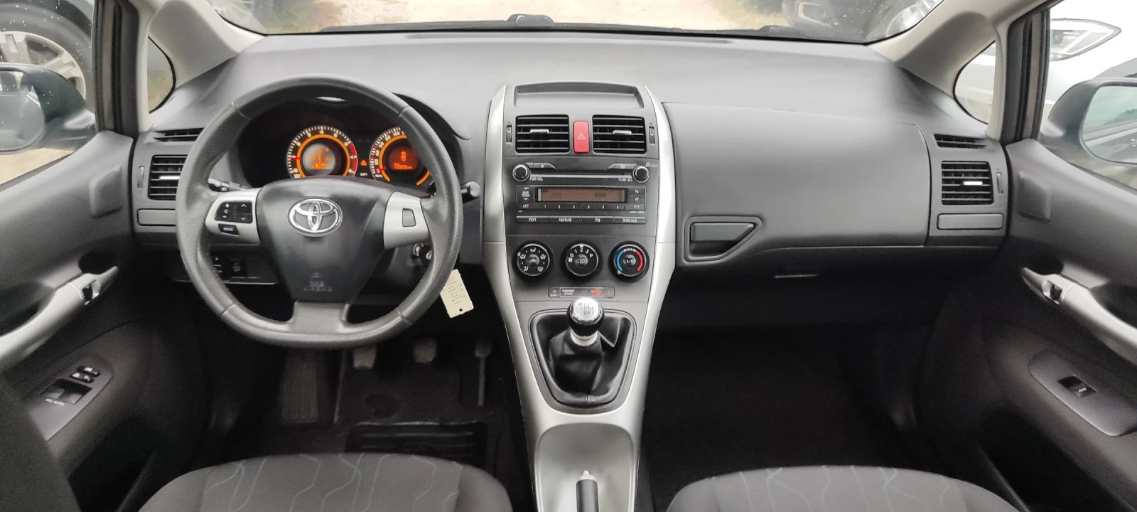 Toyota Auris 1.4I, снимка 7 - Автомобили и джипове - 54890613