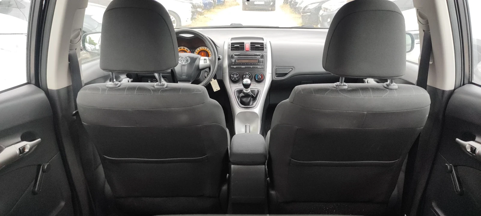 Toyota Auris 1.4I, снимка 8 - Автомобили и джипове - 54890613