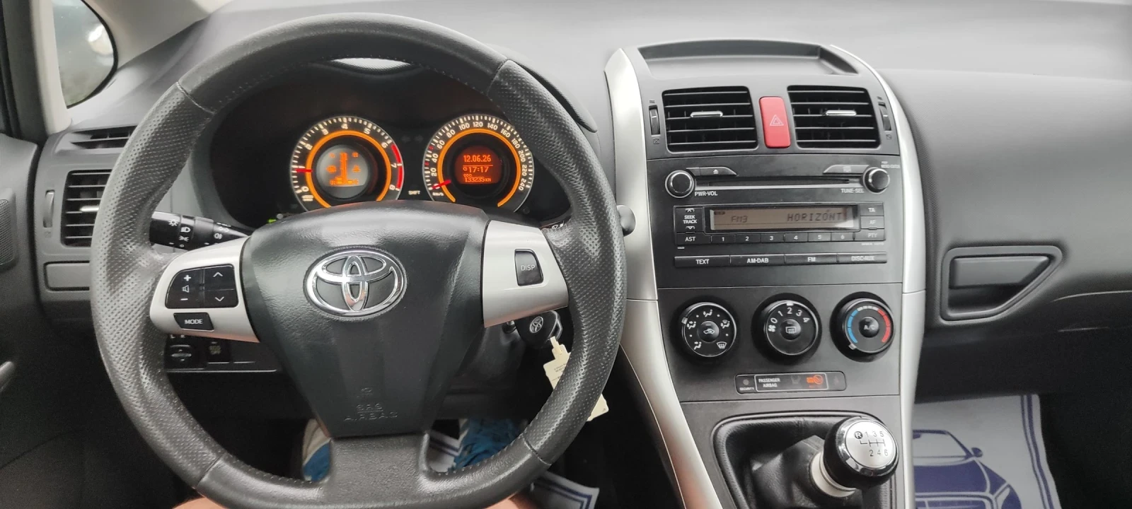 Toyota Auris 1.4I, снимка 12 - Автомобили и джипове - 54890613