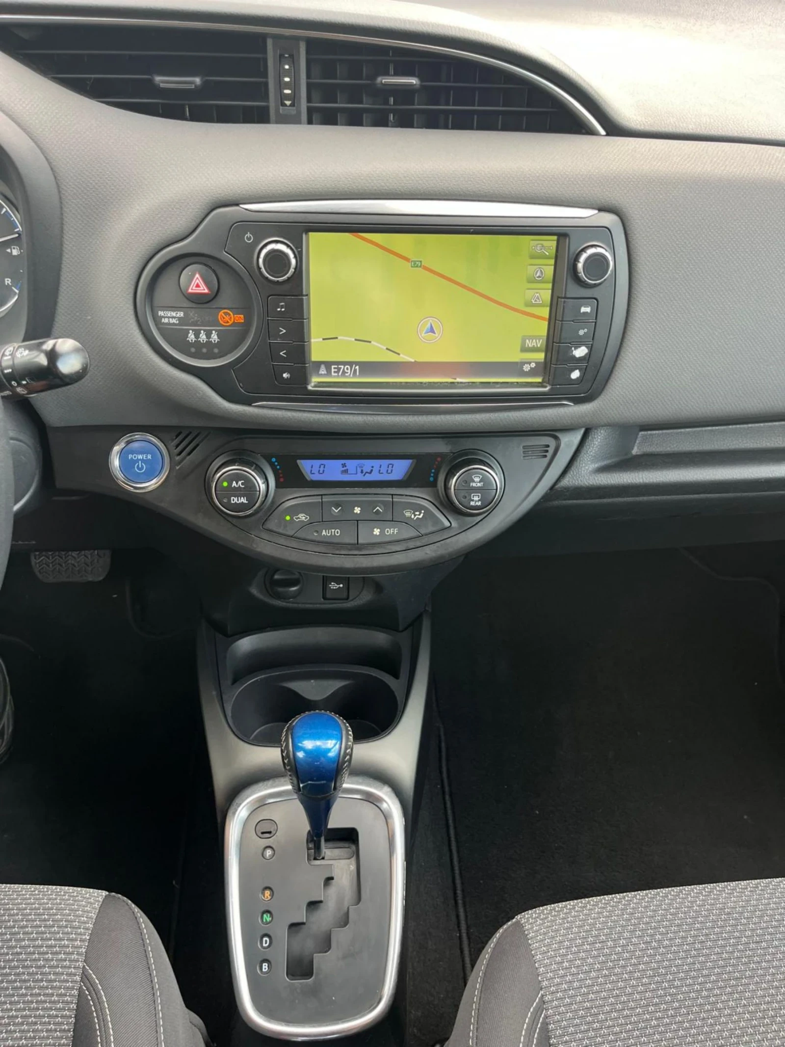 Toyota Yaris 1.5 Hybrid , снимка 12 - Автомобили и джипове - 55183829