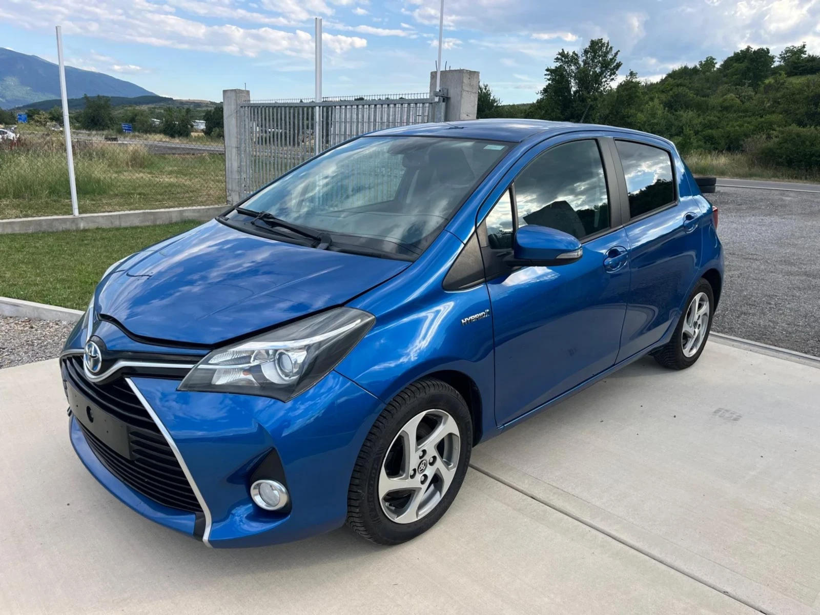Toyota Yaris 1.5 Hybrid , снимка 3 - Автомобили и джипове - 55183829