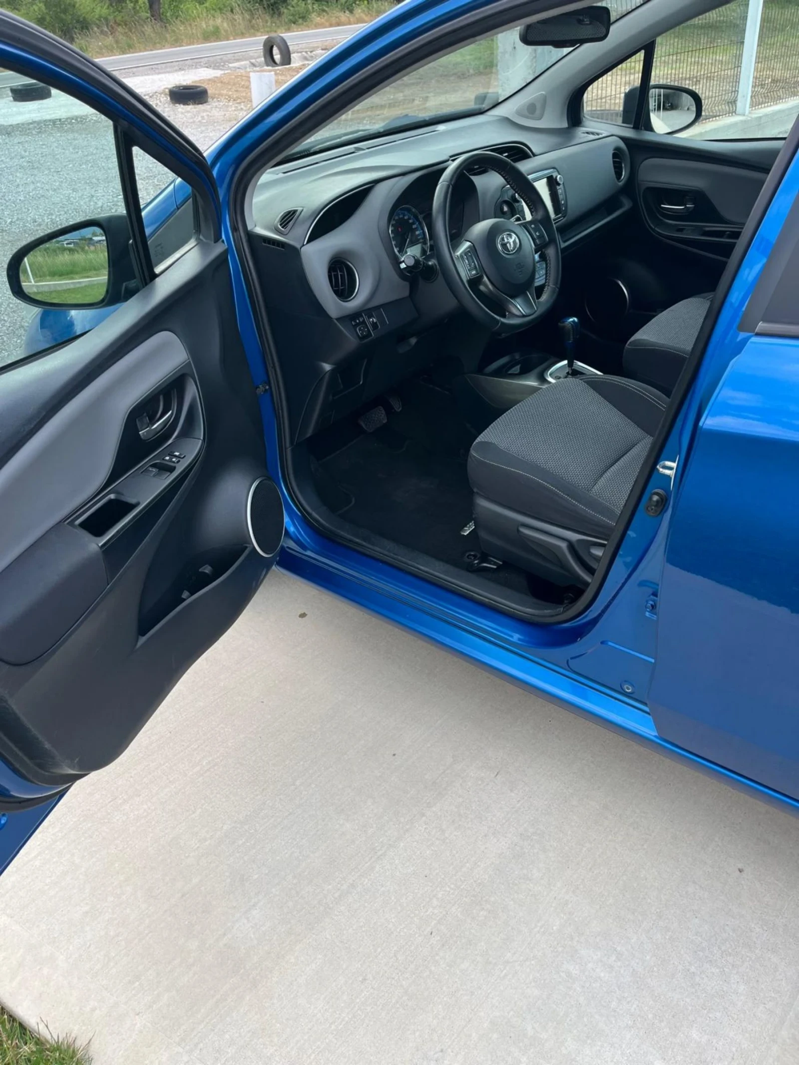 Toyota Yaris 1.5 Hybrid , снимка 9 - Автомобили и джипове - 55183829