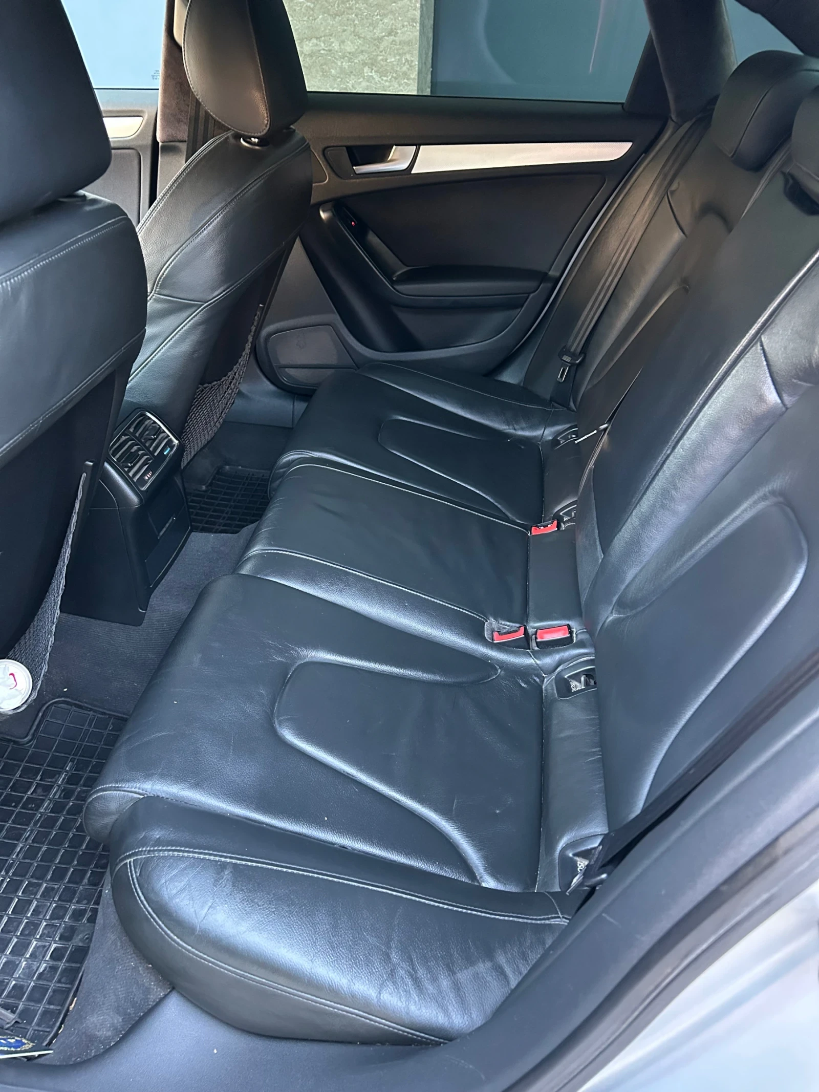 Audi A4 2.0TDI, снимка 8 - Автомобили и джипове - 55426194