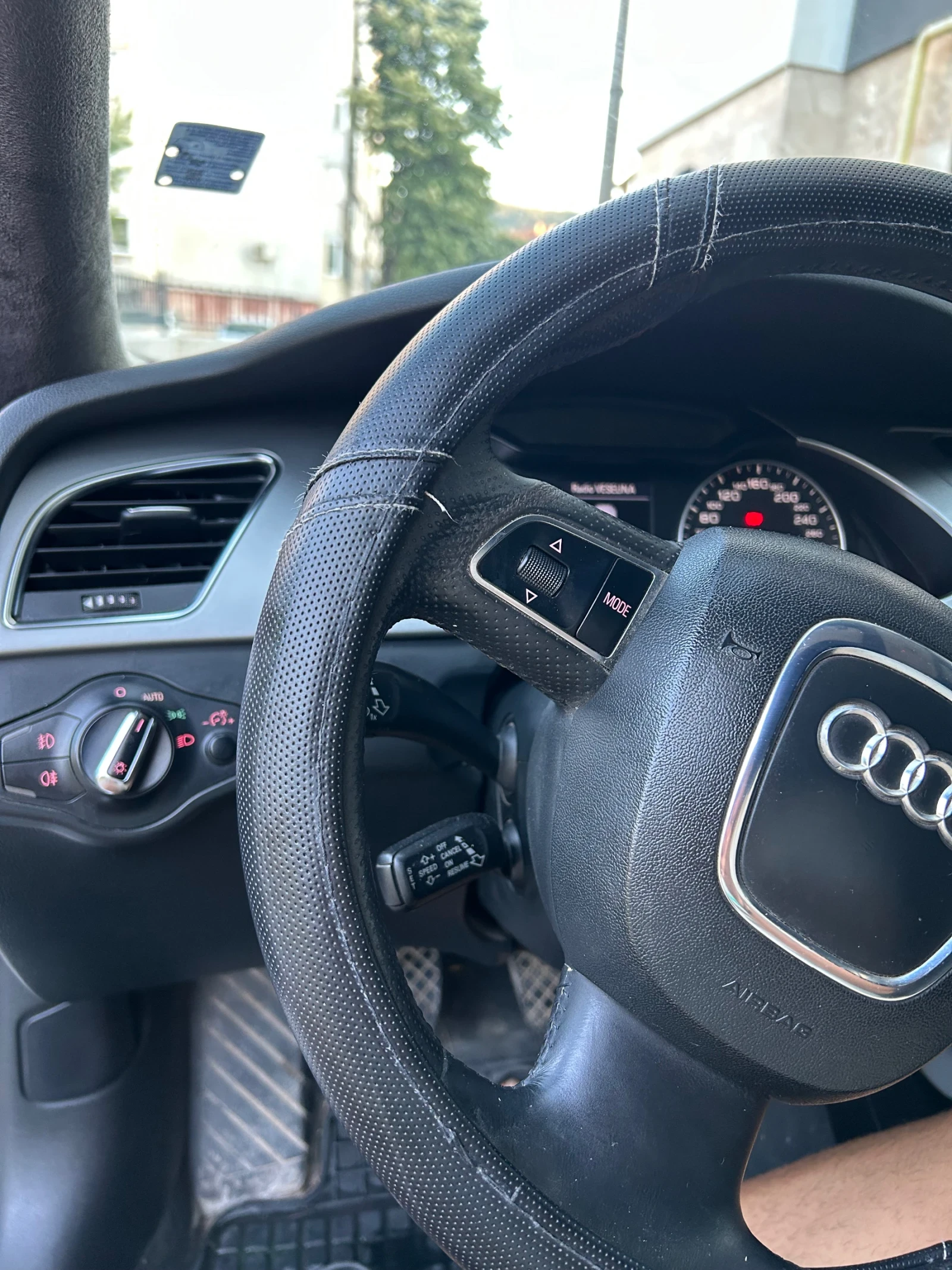 Audi A4 2.0TDI, снимка 14 - Автомобили и джипове - 55426194