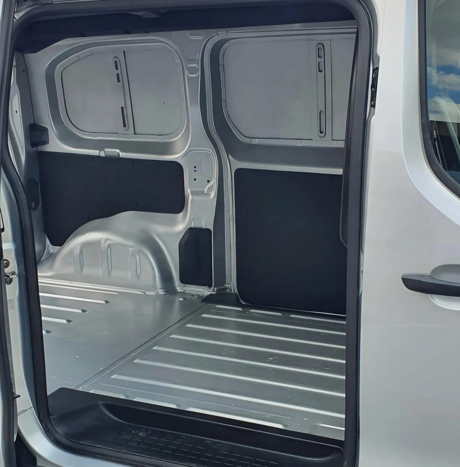 Peugeot Expert 2.0 BlueHDI 122ps VAN Luxury Euro6B, снимка 12 - Автомобили и джипове - 55452741