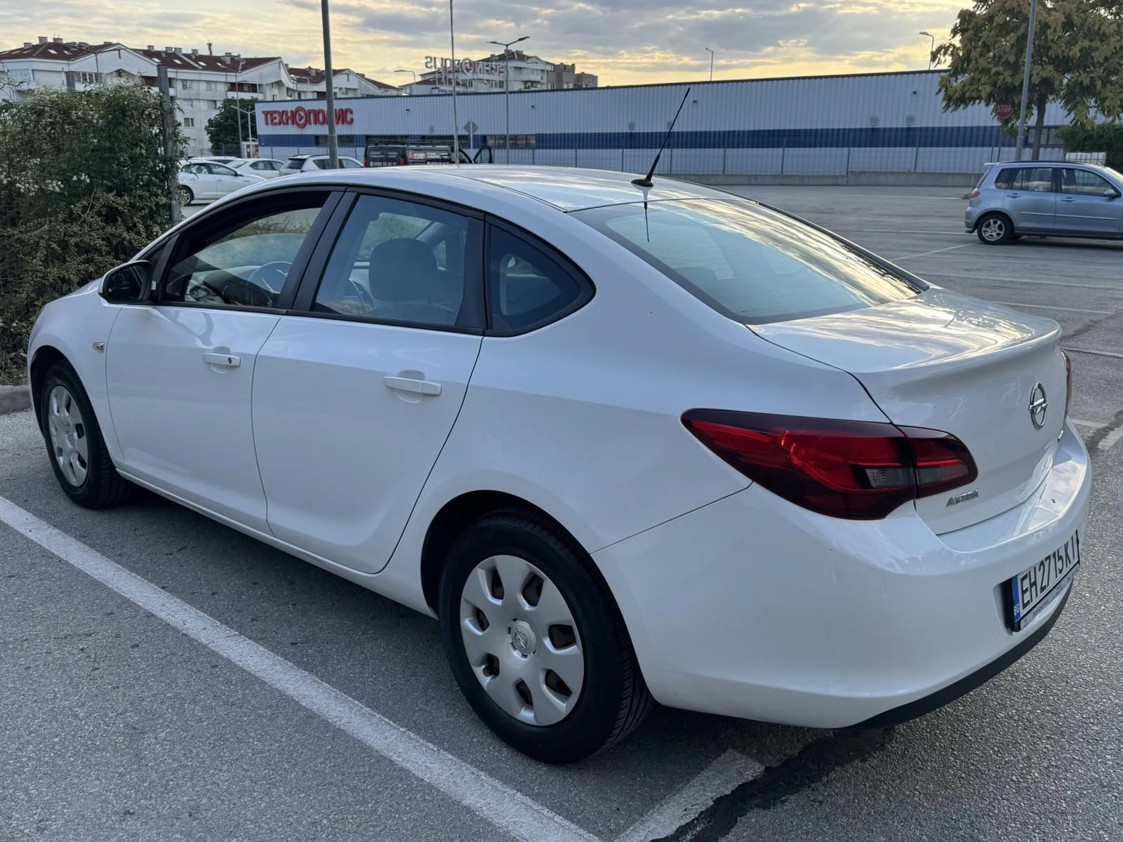 Opel Astra J, снимка 11 - Автомобили и джипове - 55607091