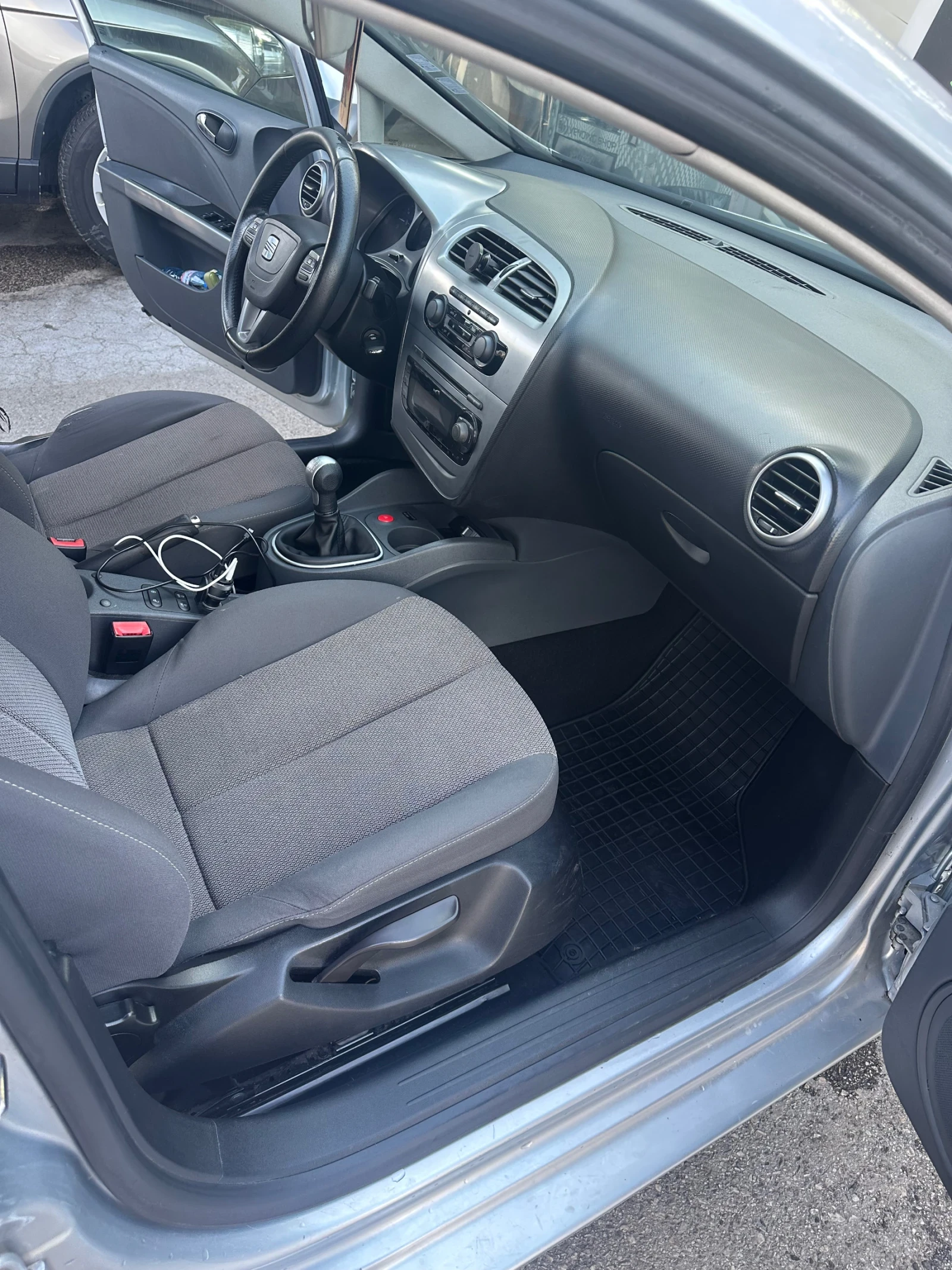 Seat Leon, снимка 10 - Автомобили и джипове - 55713642