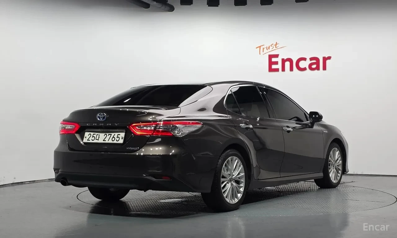 Toyota Camry * 2.5 XLE Hybrid * КРАЙНА ЦЕНА ДО БЪЛГАРИЯ, снимка 2 - Автомобили и джипове - 55801065