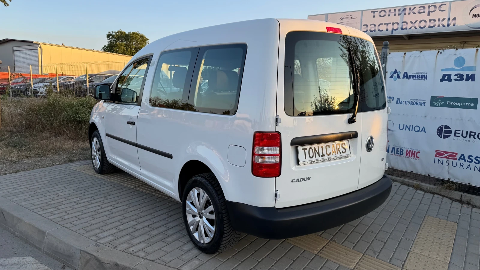 VW Caddy 1.6ТDI. Сервизна История, снимка 3 - Автомобили и джипове - 56010845