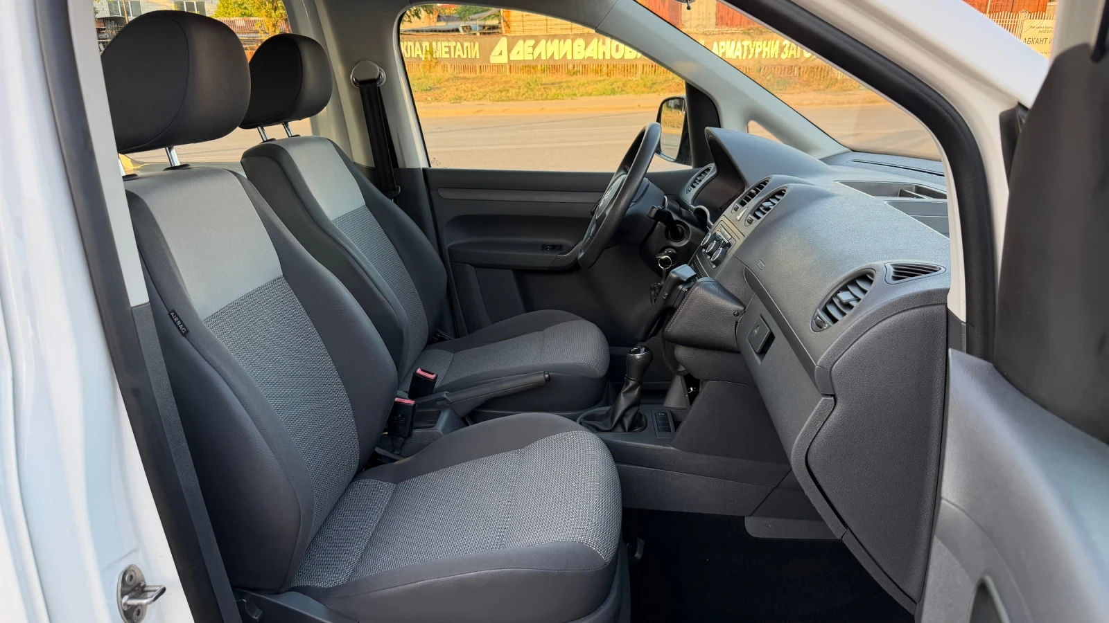 VW Caddy 1.6ТDI. Сервизна История, снимка 10 - Автомобили и джипове - 56010845