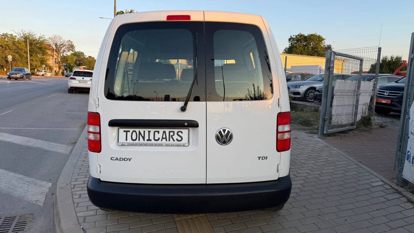 VW Caddy 1.6ТDI. Сервизна История, снимка 4 - Автомобили и джипове - 56010845