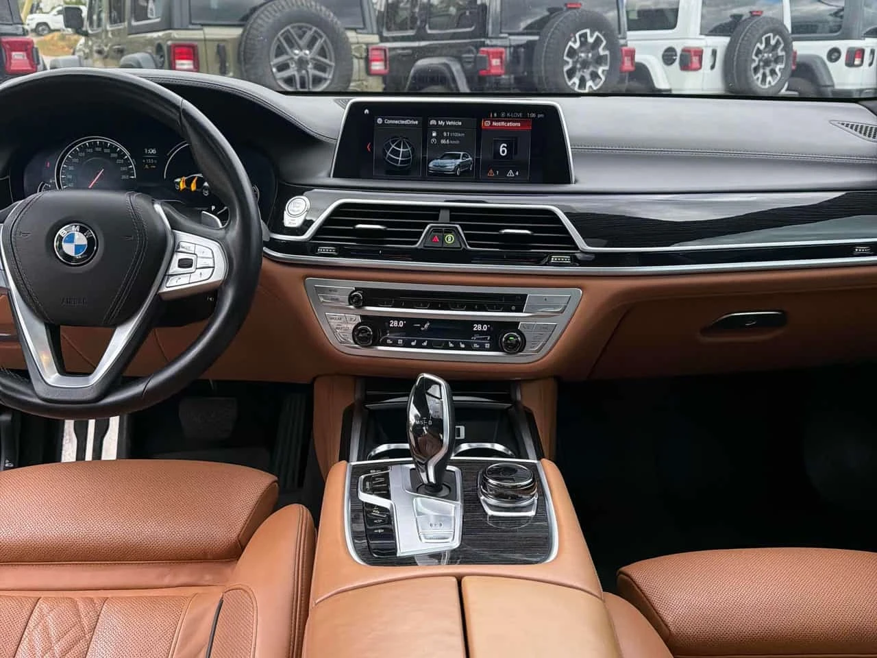 BMW 750 Li xDrive | CARFAX | БЕЗ ИНЦИДЕНТИ, снимка 9 - Автомобили и джипове - 56742738