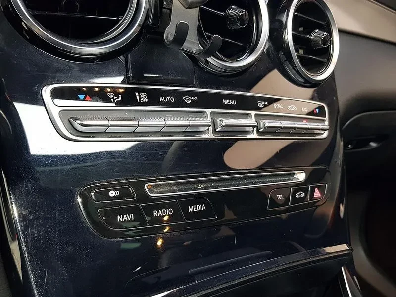 Mercedes-Benz GLC 220 4Matic, снимка 11 - Автомобили и джипове - 55785762