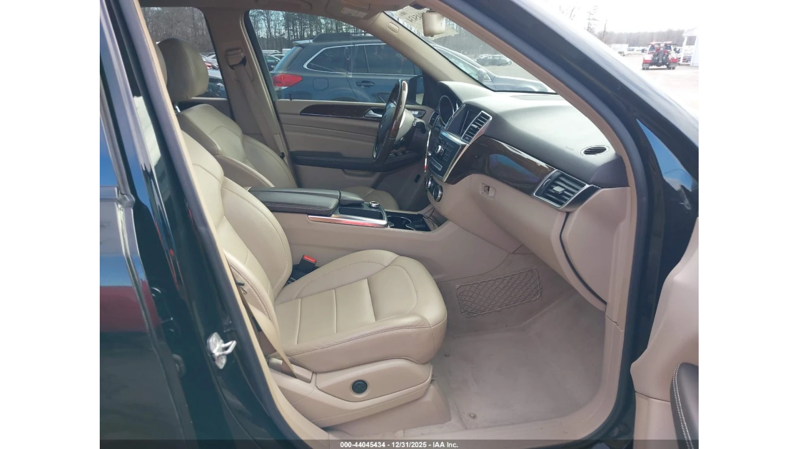 Mercedes-Benz ML 350 * 4MATIC* ШИБИДАХ* КОЖА* ПОДГРЕВ* ПАРКТРОНИК* , снимка 12 - Автомобили и джипове - 53731974