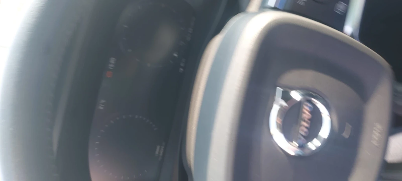 Volvo XC40 D3 Geartronic R-design, снимка 8 - Автомобили и джипове - 53977281