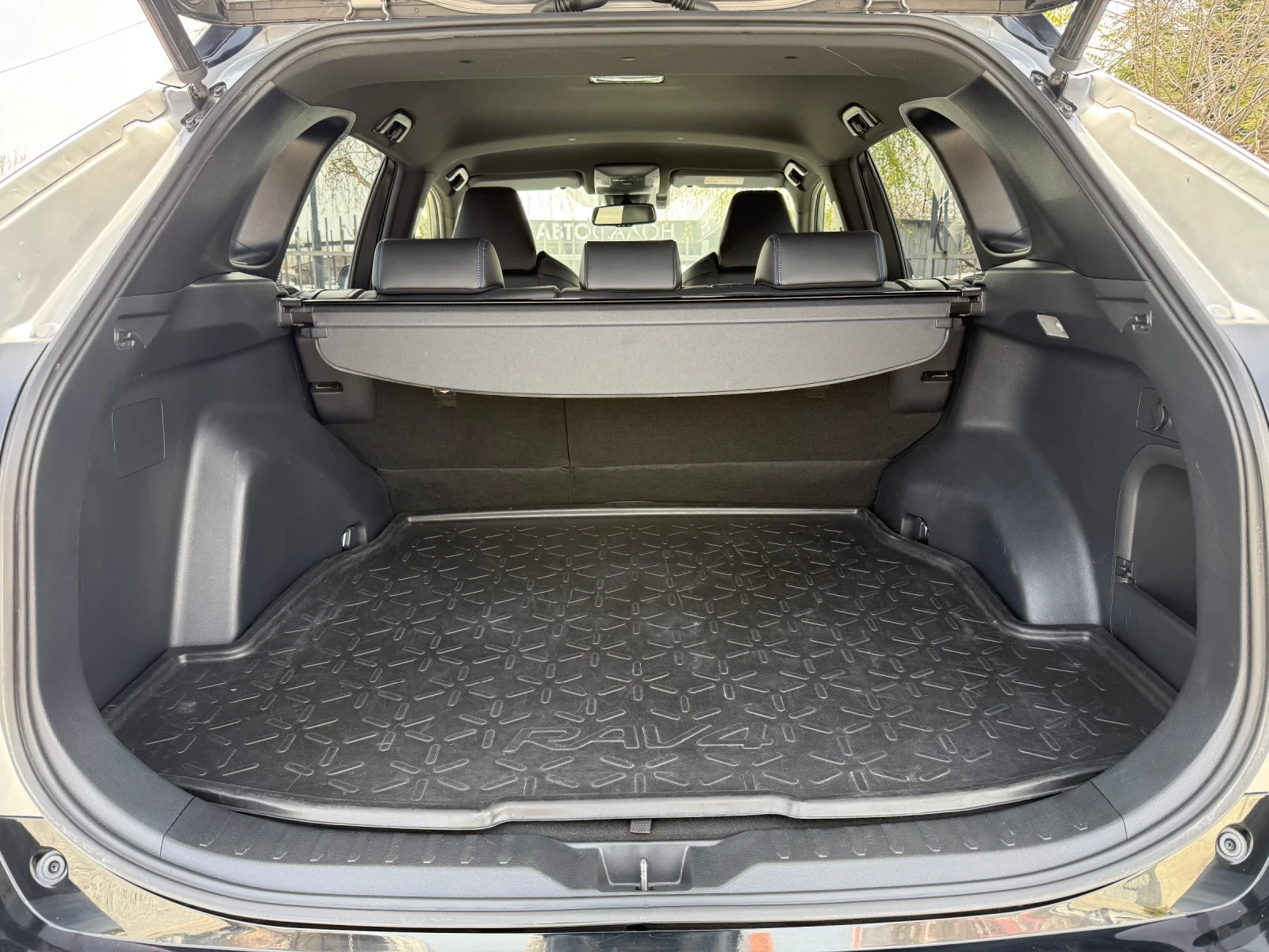 Toyota Rav4 2.5 PHEV E-CVT PREMIUM 185HP, снимка 12 - Автомобили и джипове - 54206224