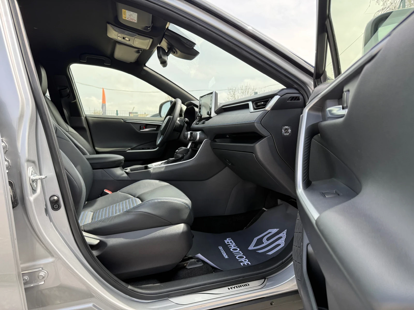 Toyota Rav4 2.5 PHEV E-CVT PREMIUM 185HP, снимка 9 - Автомобили и джипове - 54206224