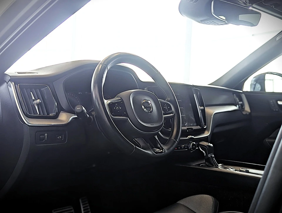 Volvo XC60 T6* R* DESIGN* ПОДГРЕВ* 360КАМЕРА* LANE* ASSIST* , снимка 10 - Автомобили и джипове - 54837863