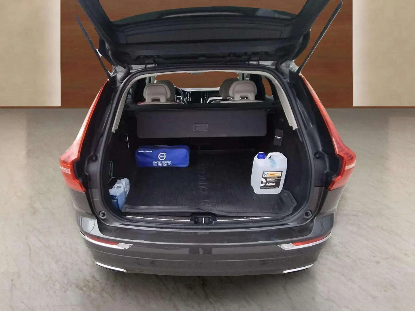 Volvo XC60 2.0 D5, снимка 12 - Автомобили и джипове - 55468169