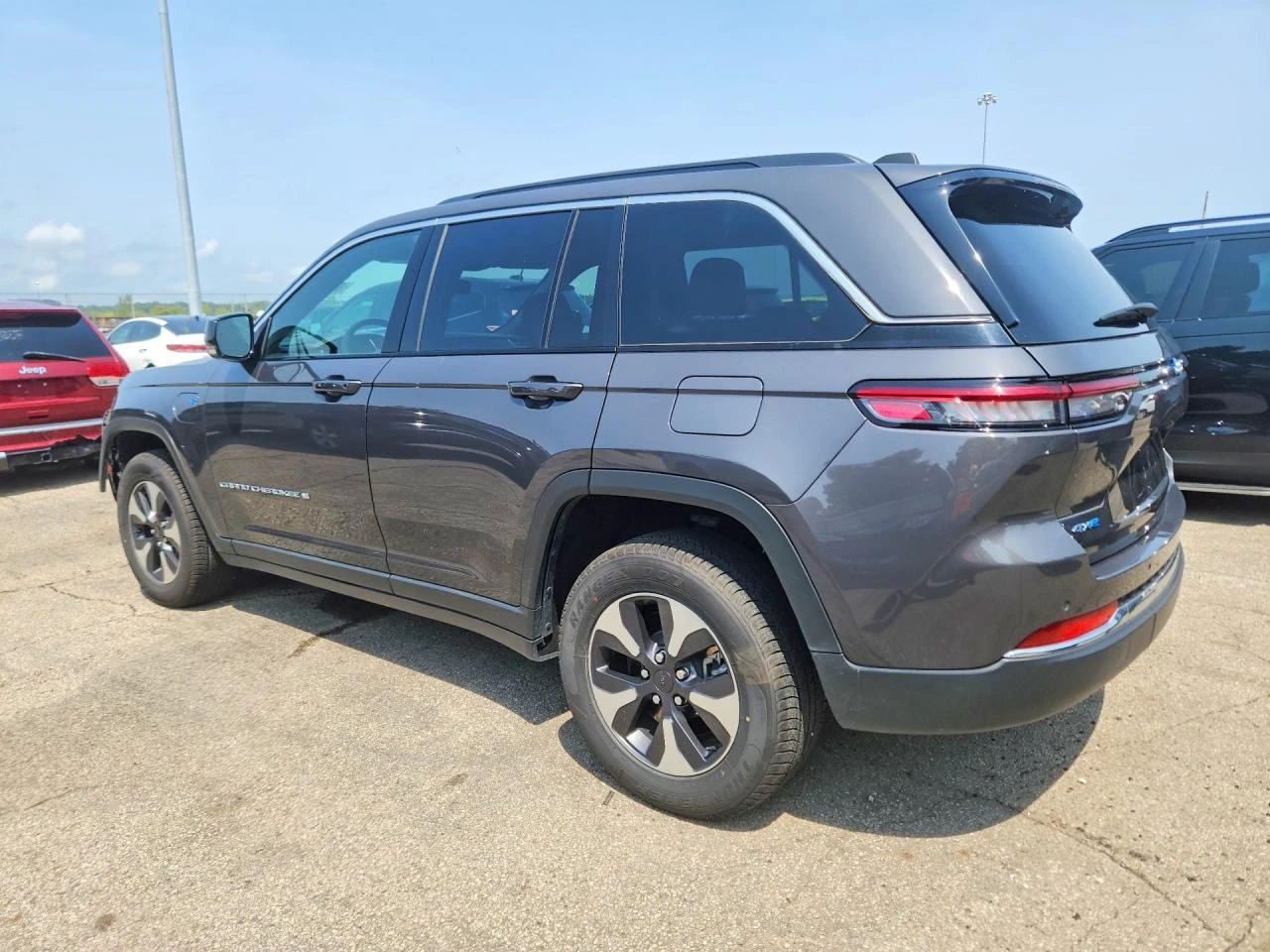Jeep Grand cherokee LIMITED 4XE / 4X4 / ЛИЗИНГ, снимка 2 - Автомобили и джипове - 55905865