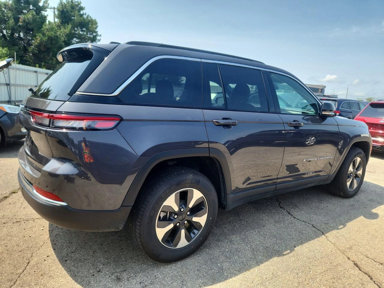 Jeep Grand cherokee LIMITED 4XE / 4X4 / ЛИЗИНГ, снимка 3 - Автомобили и джипове - 55905865